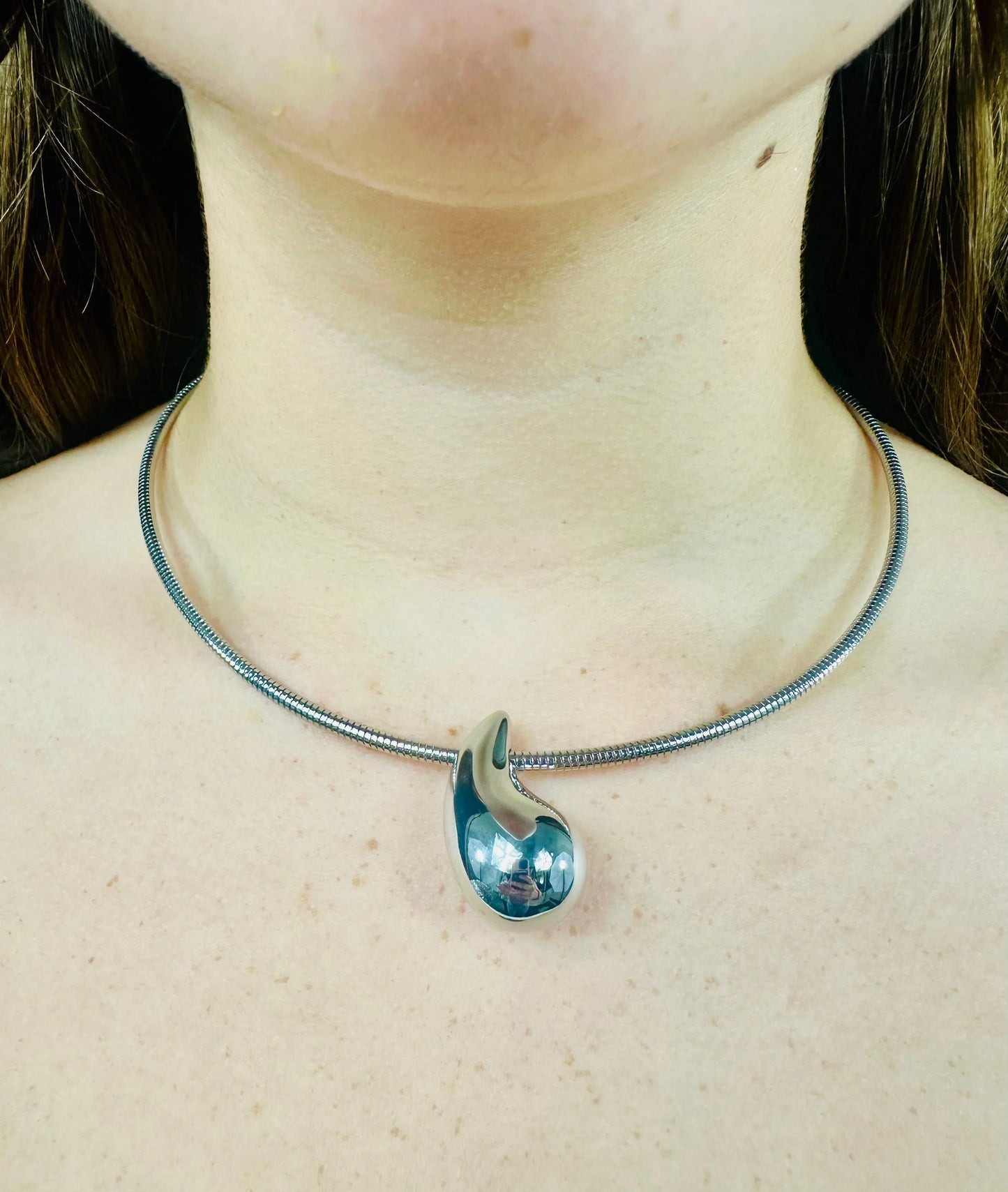 Teardrop Elegance Choker
Necklace (Silver)