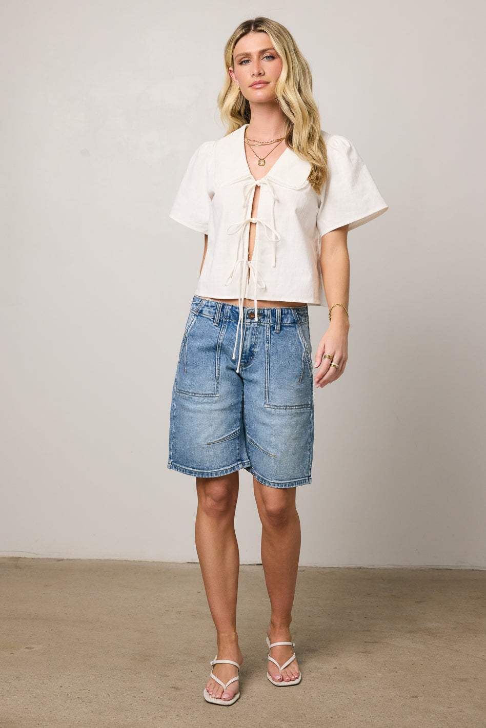 Ally Mid Rise Denim Shorts in Medium Wash