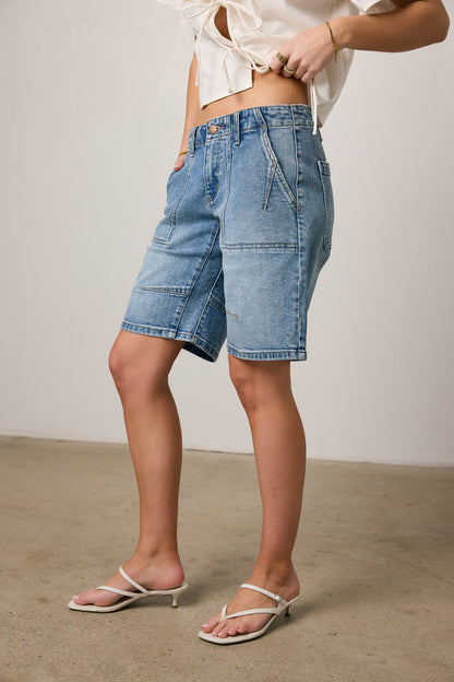 Ally Mid Rise Denim Shorts in Medium Wash