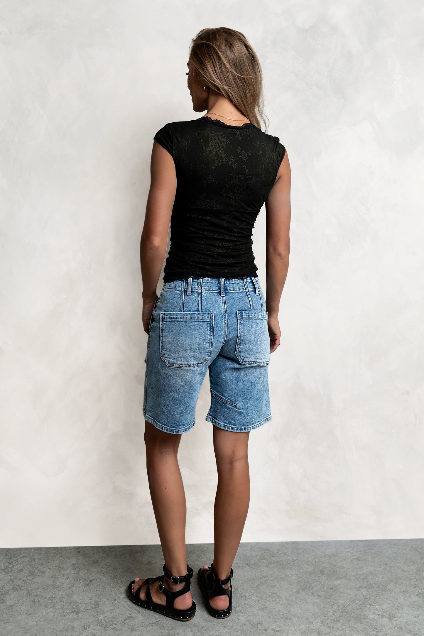 Ally Mid Rise Denim Shorts in Medium Wash