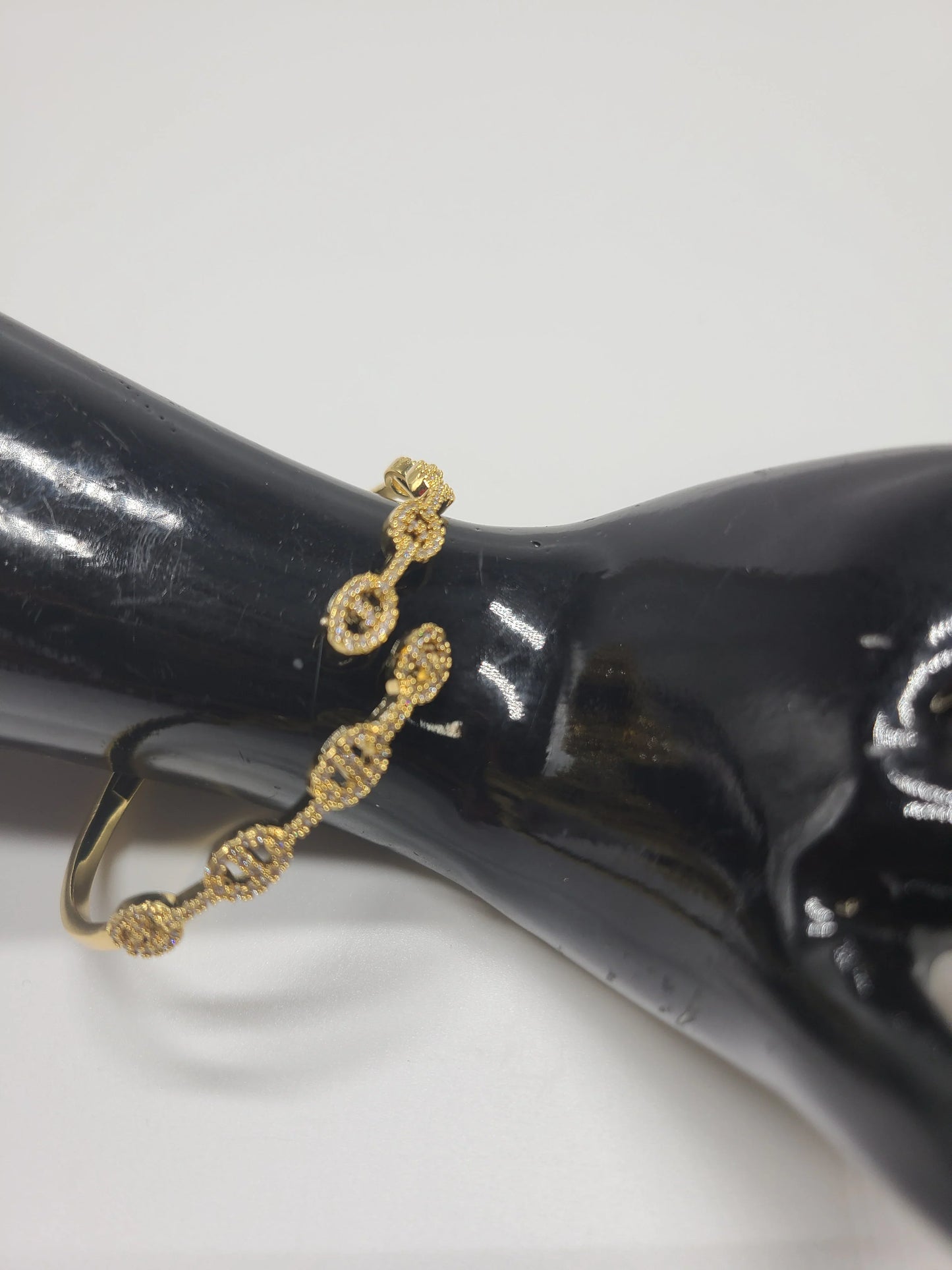 Goden Gold Clasp Cuff Bracelet (Gold) 2.4x2.2” Approx.