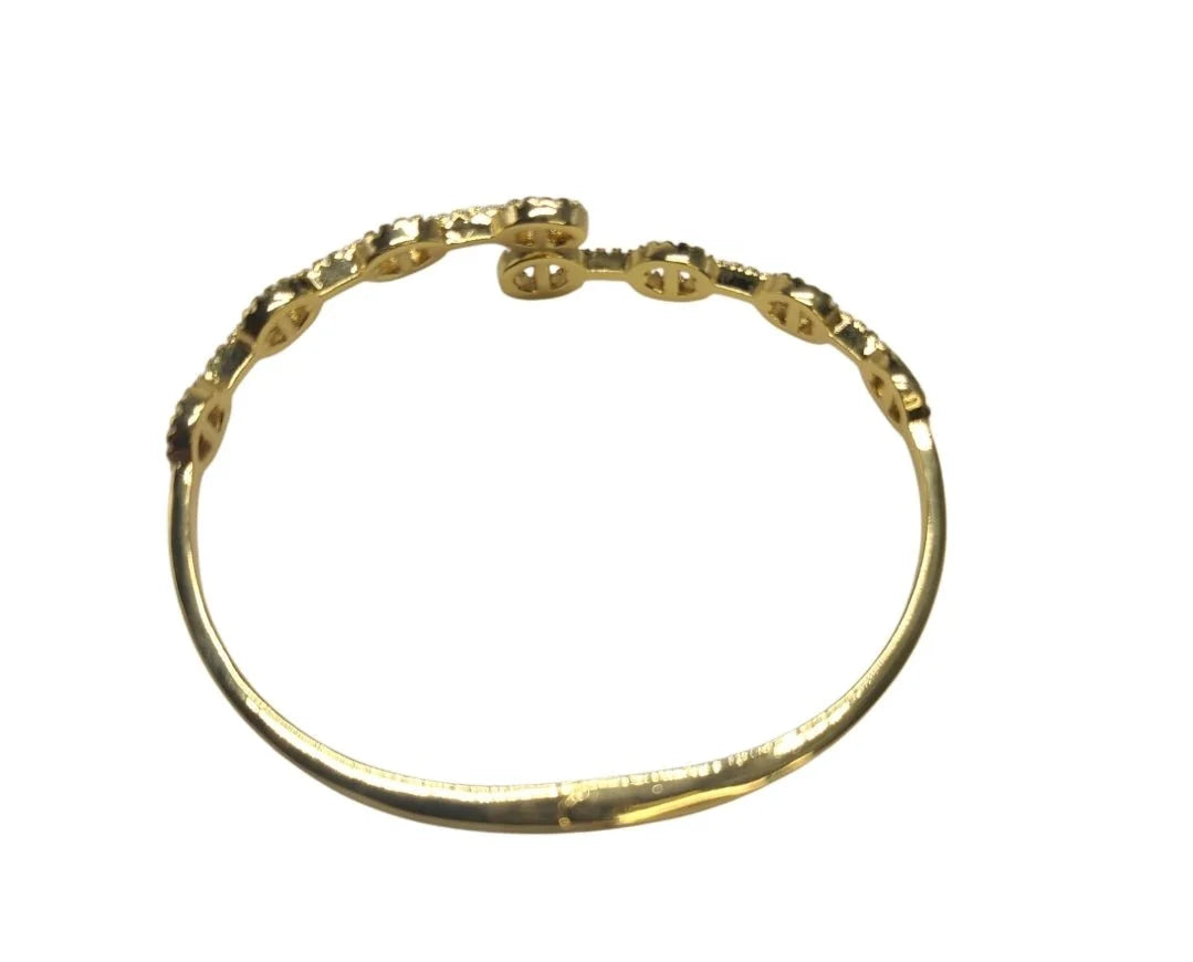 Goden Gold Clasp Cuff Bracelet (Gold) 2.4x2.2” Approx.
