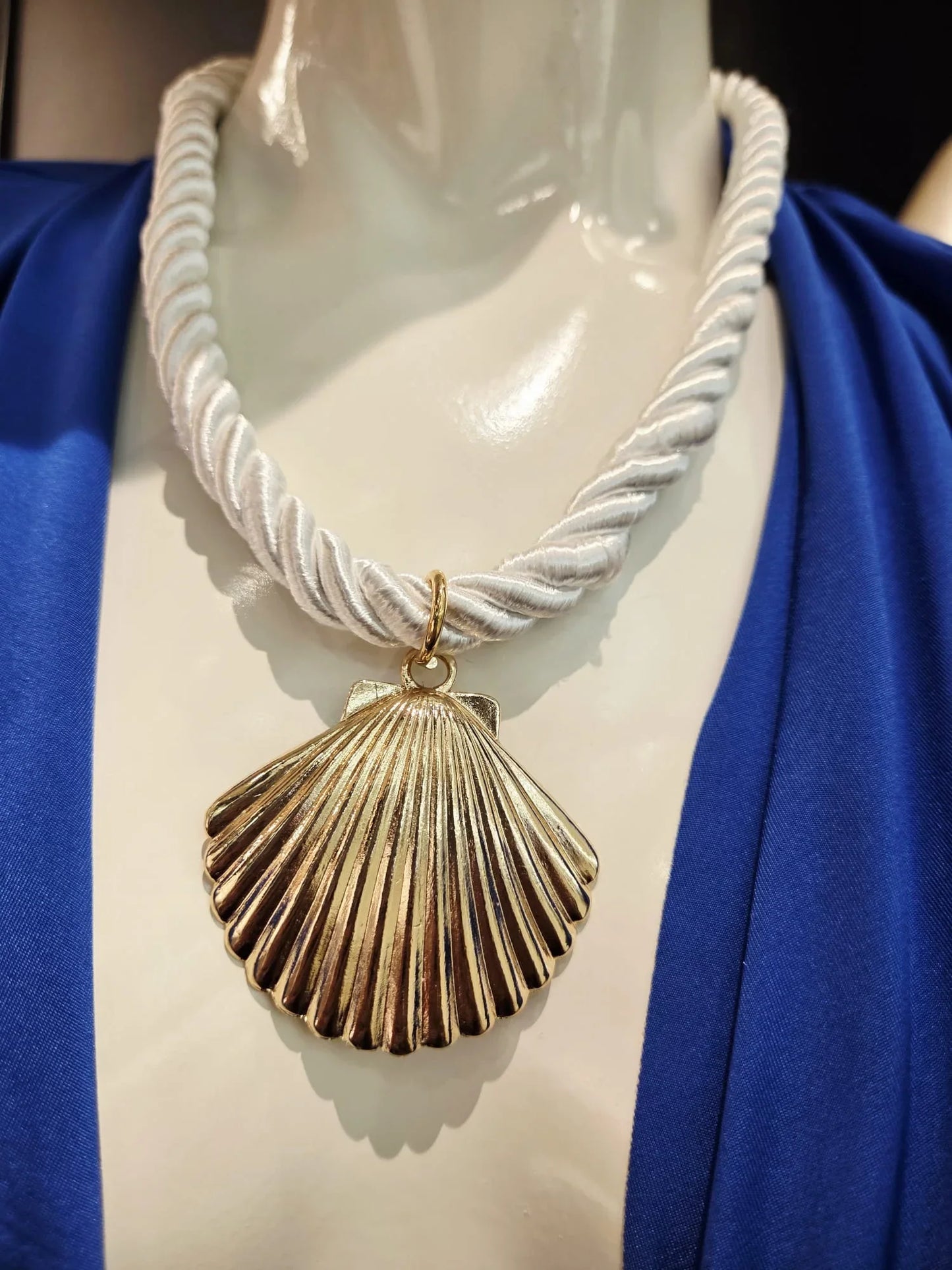 Nautical Shell Pendant Necklace-Gold- White Robe